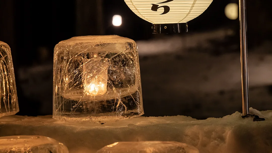 かまくらまつりの氷の灯籠